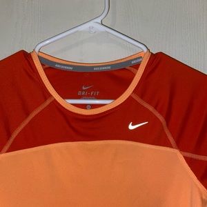 NIKE SPORTS T-SHIRT REFLECTIVE DETAILS